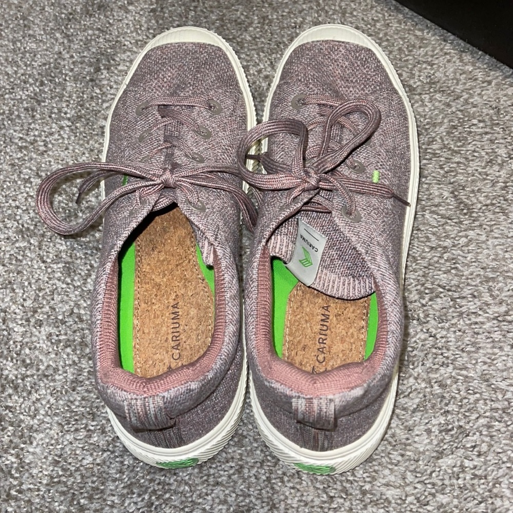 Cariuma Sneakers
